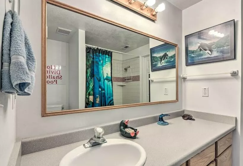 Pet Friendly Aurora House W/ Mountain Views!