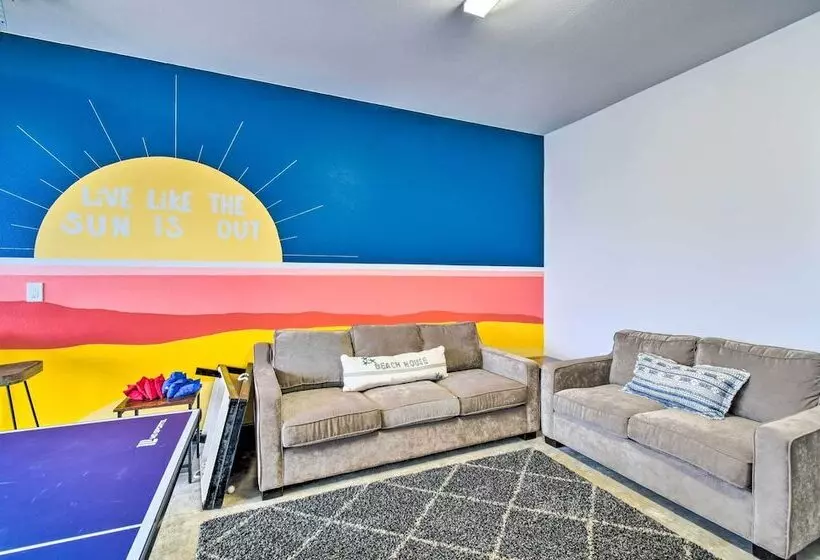 Pet Friendly Retreat W/ Fenced Yard, Walk To Beach