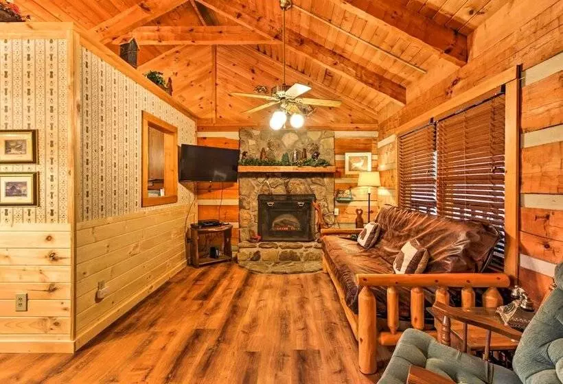 Pigeon Forge Cabin W/ Private Hot Tub!