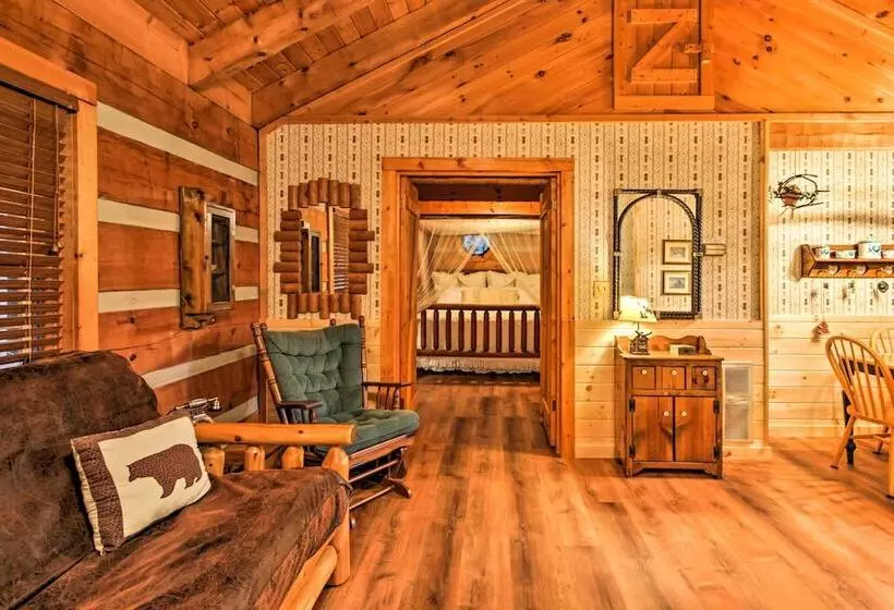 Pigeon Forge Cabin W/ Private Hot Tub!