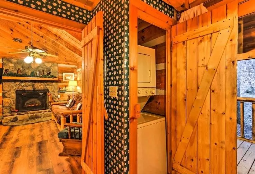 Pigeon Forge Cabin W/ Private Hot Tub!