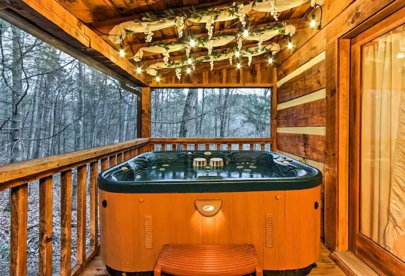 Pigeon Forge Cabin W/ Private Hot Tub!
