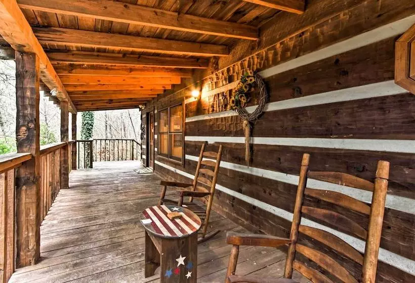 Pigeon Forge Cabin W/ Private Hot Tub!