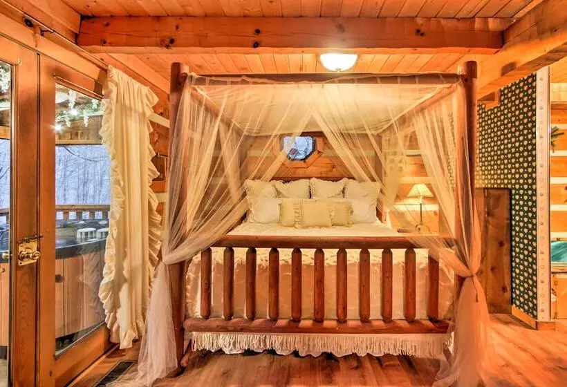 Pigeon Forge Cabin W/ Private Hot Tub!