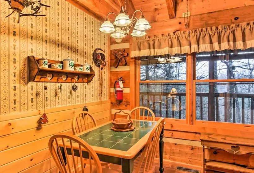 Pigeon Forge Cabin W/ Private Hot Tub!