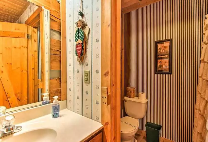 Pigeon Forge Cabin W/ Private Hot Tub!