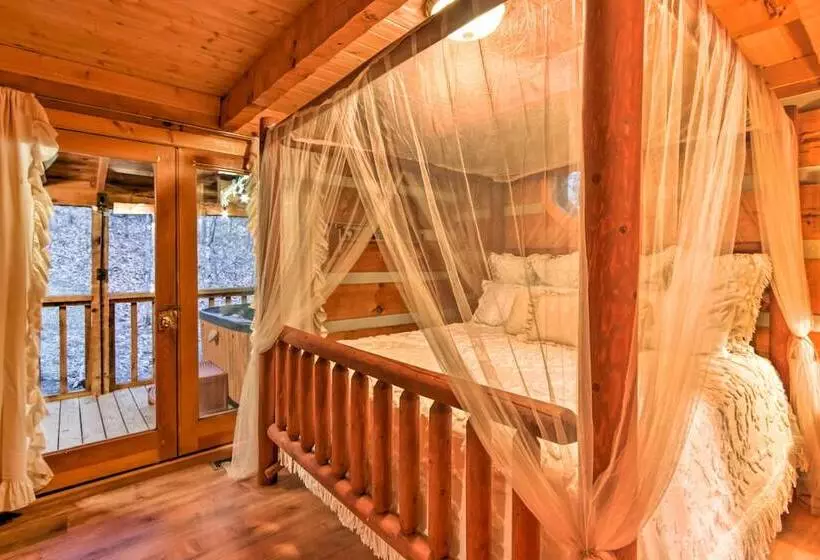 Pigeon Forge Cabin W/ Private Hot Tub!