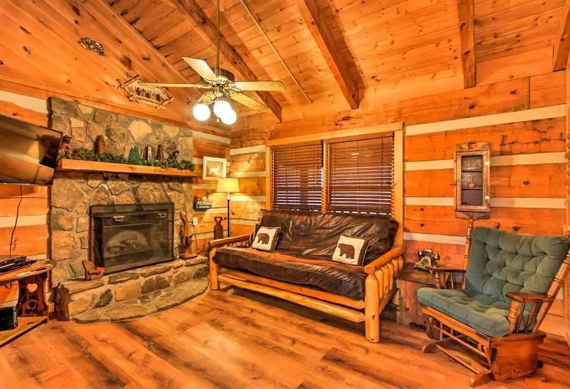 Pigeon Forge Cabin W/ Private Hot Tub!