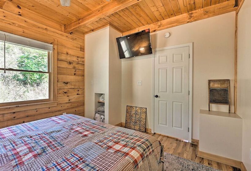 Remote Mountain Escape W/ Hot Tub & 122 Acres!