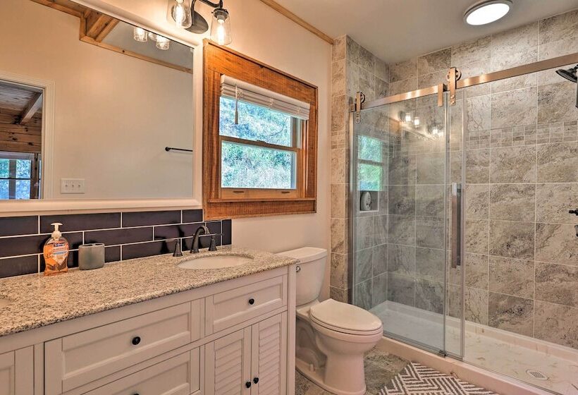 Remote Mountain Escape W/ Hot Tub & 122 Acres!