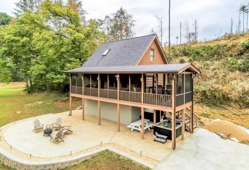 Remote Mountain Escape W/ Hot Tub & 122 Acres!