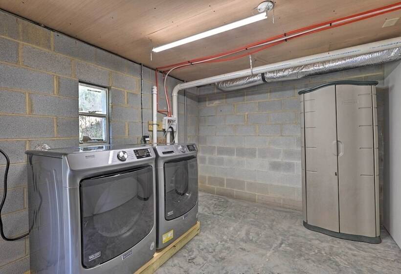 Remote Mountain Escape W/ Hot Tub & 122 Acres!