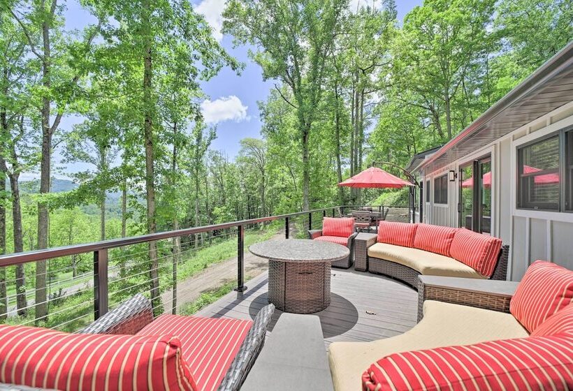 Remote Smoky Mtn Escape W/ Views & Trail Access!