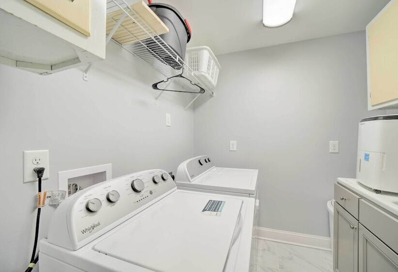 Remote Smoky Mtn Escape W/ Views & Trail Access!