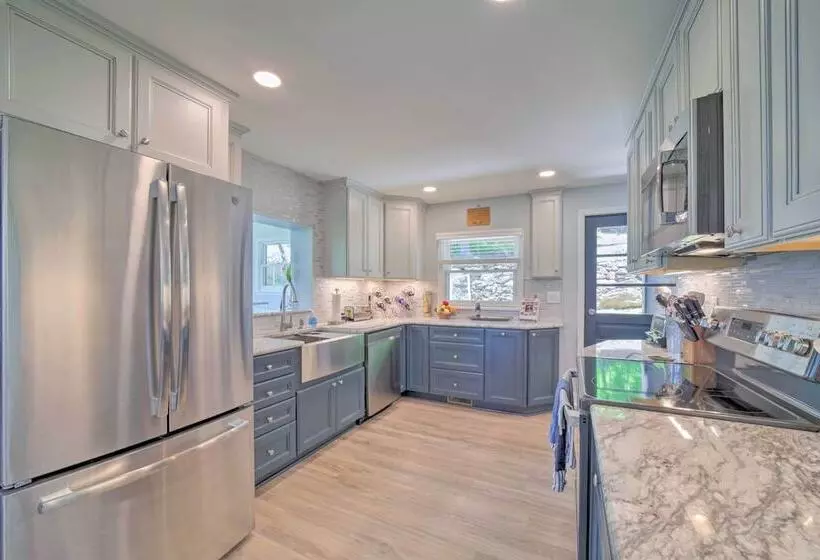 Remote Smoky Mtn Escape W/ Views & Trail Access!