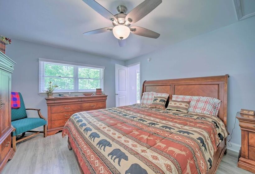 Remote Smoky Mtn Escape W/ Views & Trail Access!