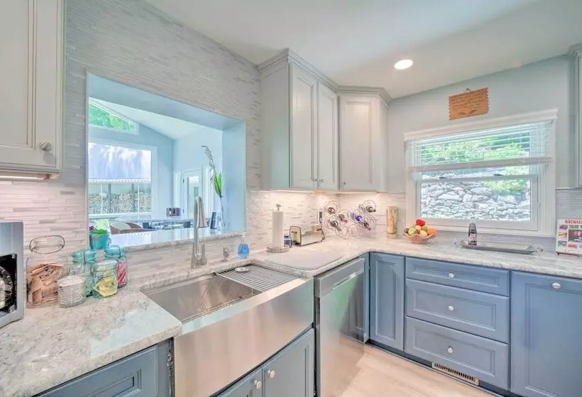 Remote Smoky Mtn Escape W/ Views & Trail Access!