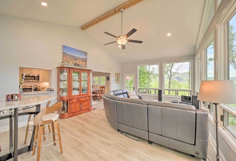 Remote Smoky Mtn Escape W/ Views & Trail Access!