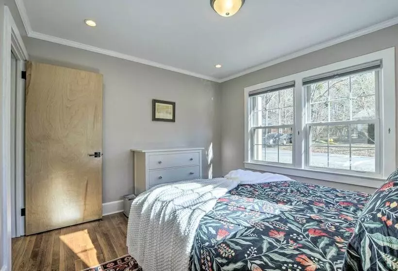 Renovated Carrboro House With Deck & Fire Pit!