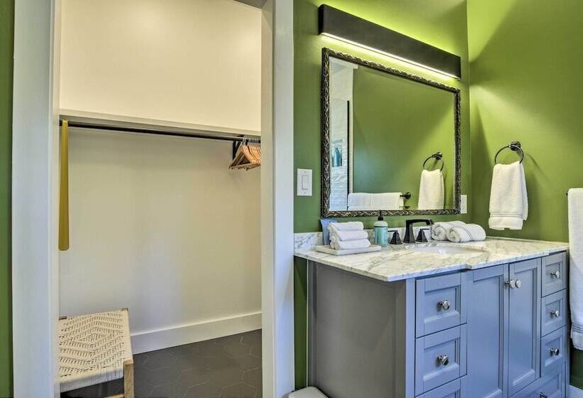 Renovated Carrboro House With Deck & Fire Pit!