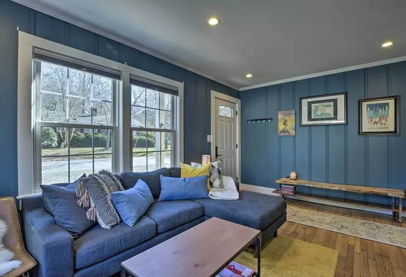 Renovated Carrboro House With Deck & Fire Pit!