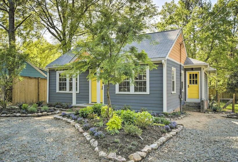 Renovated Carrboro House With Deck & Fire Pit!