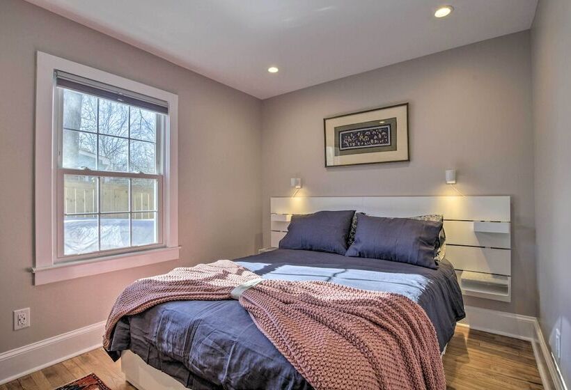 Renovated Carrboro House With Deck & Fire Pit!