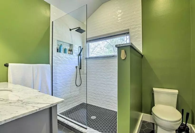 Renovated Carrboro House With Deck & Fire Pit!