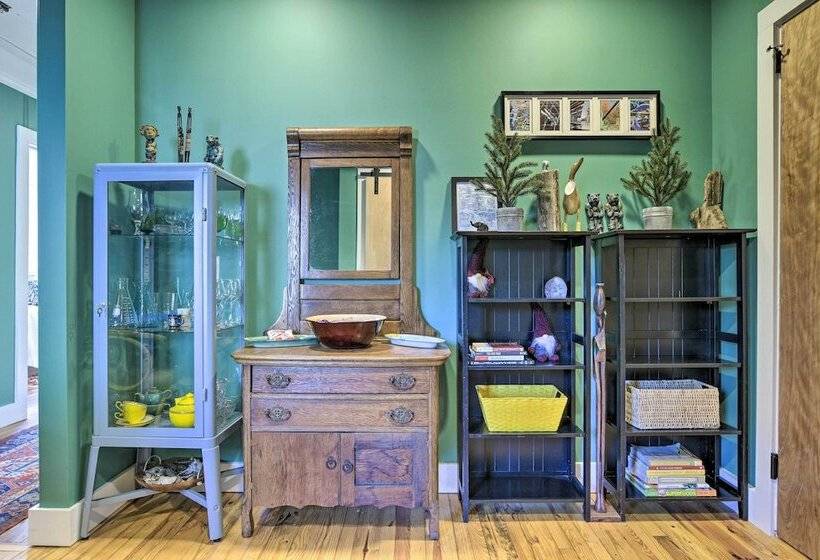 Renovated Carrboro House With Deck & Fire Pit!