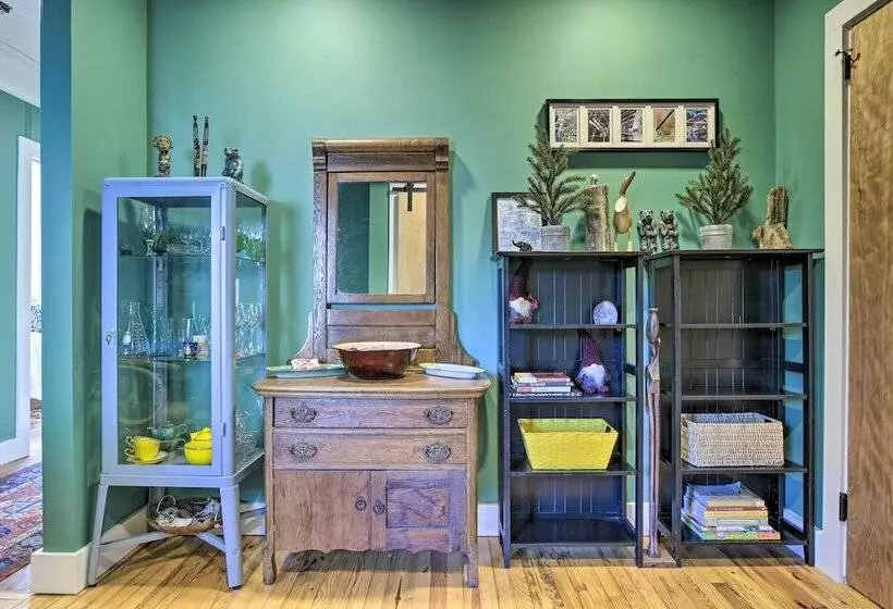 Renovated Carrboro House With Deck & Fire Pit!