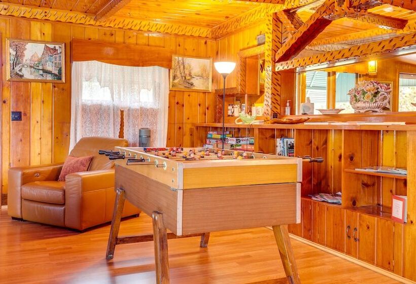 Retro Rhinelander Lake Retreat W/ Fire Pit!