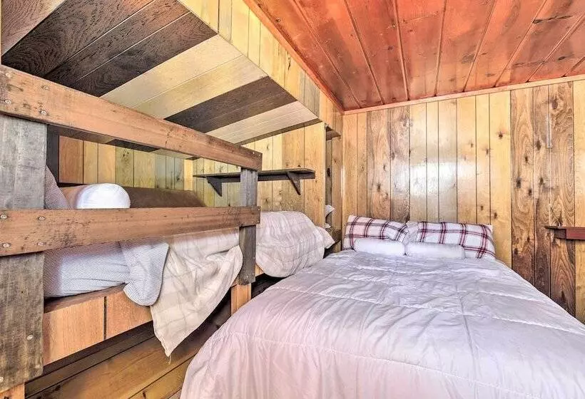 Retro Rhinelander Lake Retreat W/ Fire Pit!