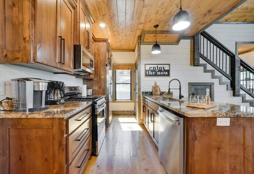 Serene Broken Bow Cabin W/ Hot Tub & Fire Pit!