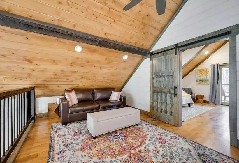 Serene Broken Bow Cabin W/ Hot Tub & Fire Pit!