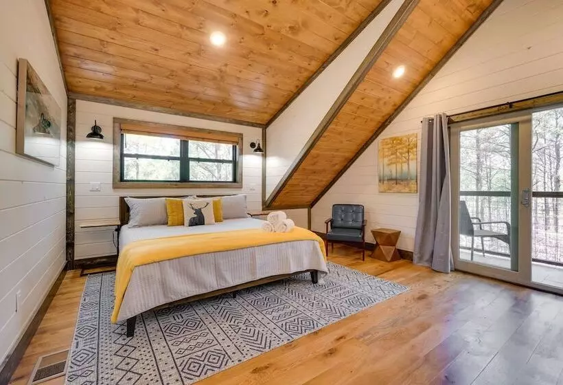 Serene Broken Bow Cabin W/ Hot Tub & Fire Pit!