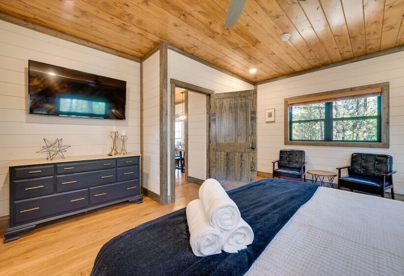 Serene Broken Bow Cabin W/ Hot Tub & Fire Pit!