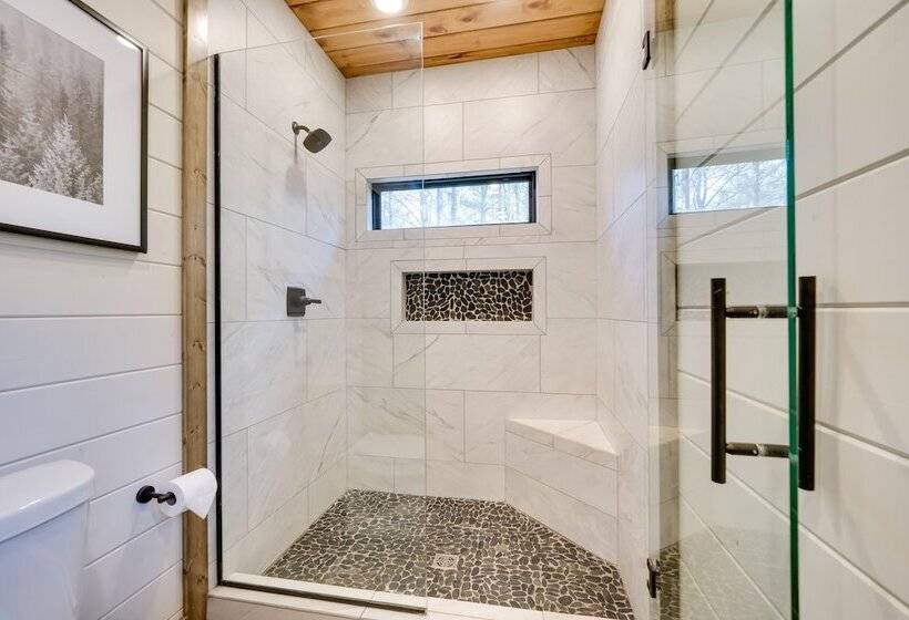 Serene Broken Bow Cabin W/ Hot Tub & Fire Pit!