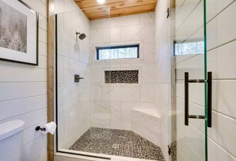 Serene Broken Bow Cabin W/ Hot Tub & Fire Pit!