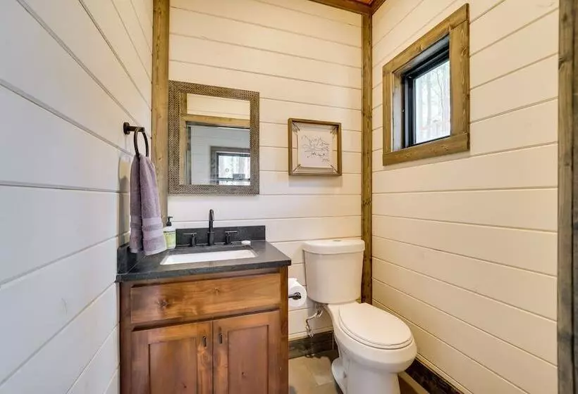 Serene Broken Bow Cabin W/ Hot Tub & Fire Pit!