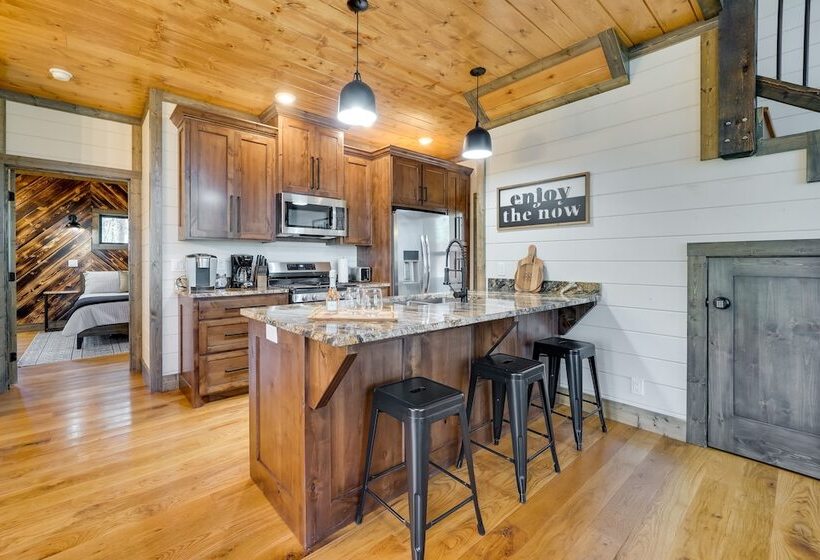 Serene Broken Bow Cabin W/ Hot Tub & Fire Pit!