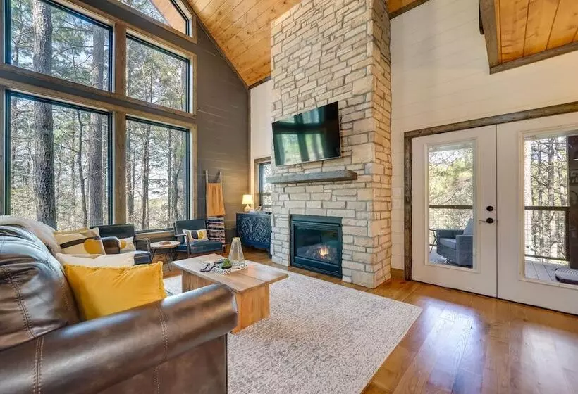 Serene Broken Bow Cabin W/ Hot Tub & Fire Pit!