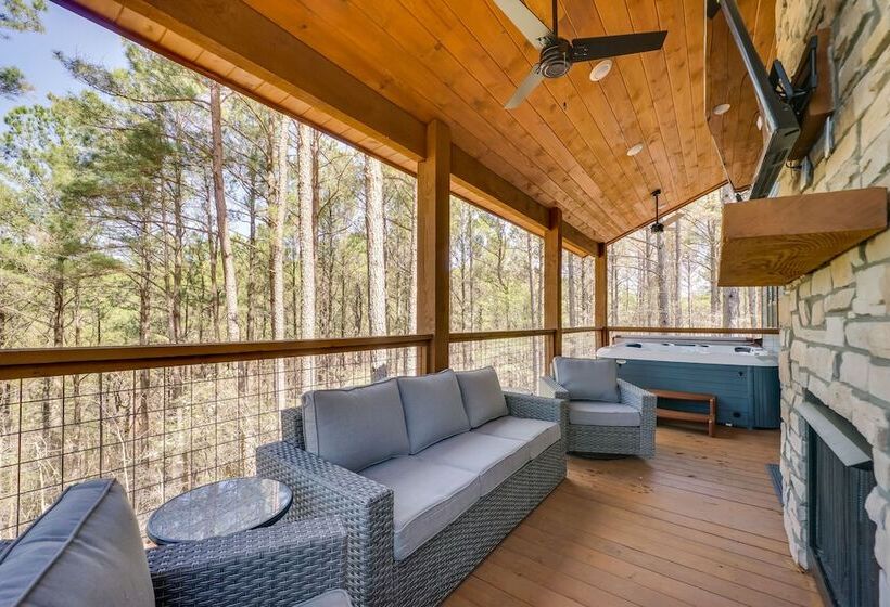 Serene Broken Bow Cabin W/ Hot Tub & Fire Pit!
