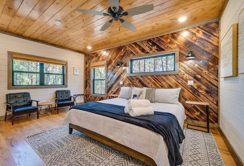 Serene Broken Bow Cabin W/ Hot Tub & Fire Pit!