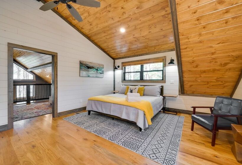 Serene Broken Bow Cabin W/ Hot Tub & Fire Pit!