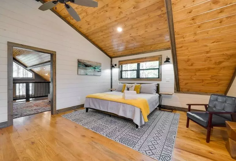 Serene Broken Bow Cabin W/ Hot Tub & Fire Pit!