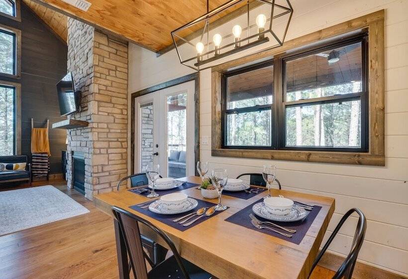 Serene Broken Bow Cabin W/ Hot Tub & Fire Pit!