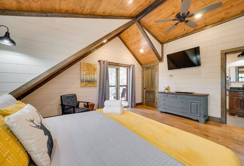 Serene Broken Bow Cabin W/ Hot Tub & Fire Pit!