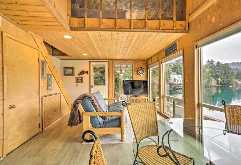 Serene Seldovia Cabin W/ Deck, Grill & Views!