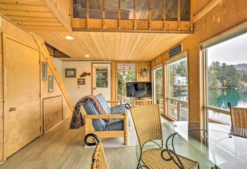 Serene Seldovia Cabin W/ Deck, Grill & Views!