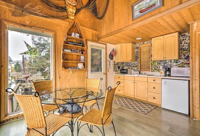 Serene Seldovia Cabin W/ Deck, Grill & Views!